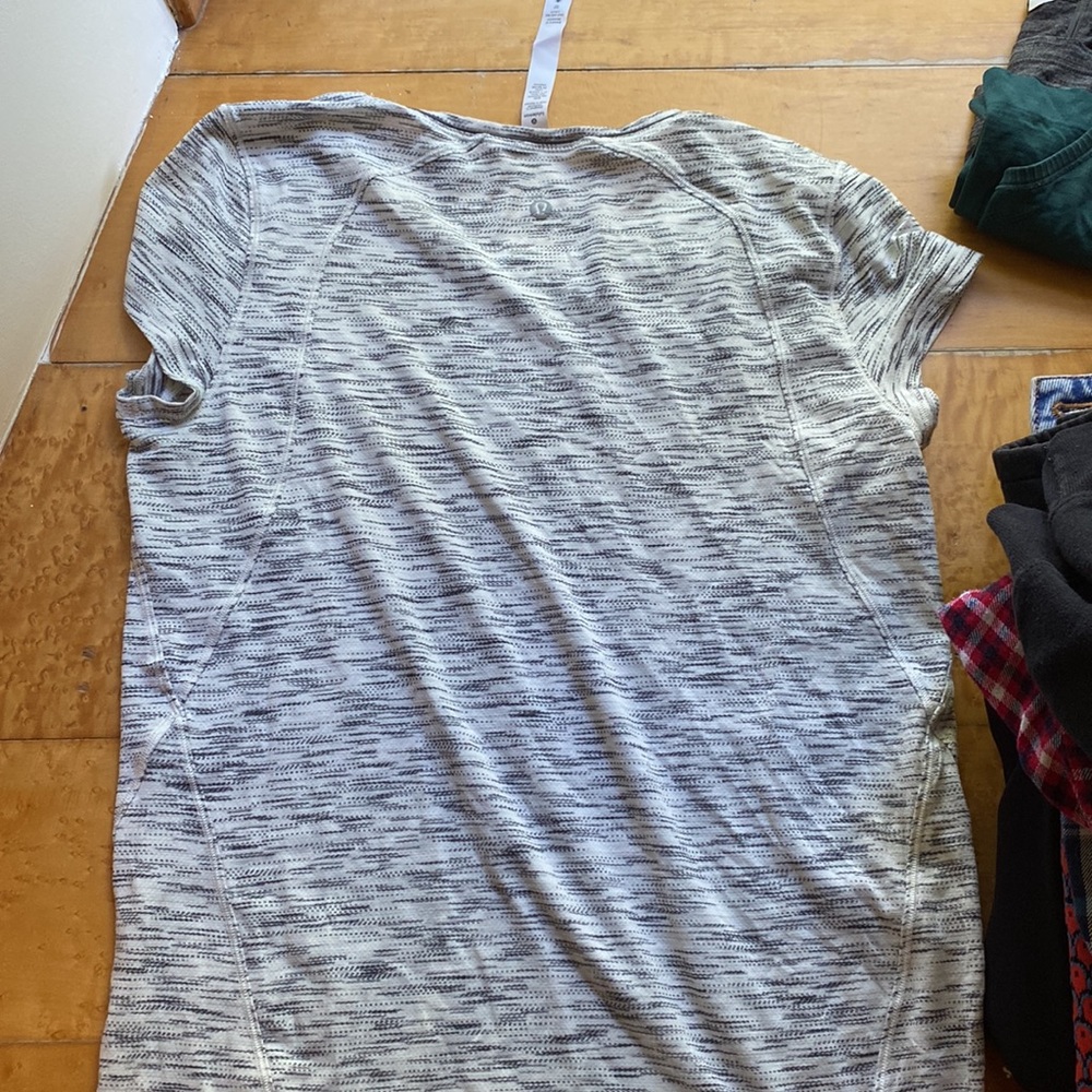 Lululemon top - Picture 2 of 3